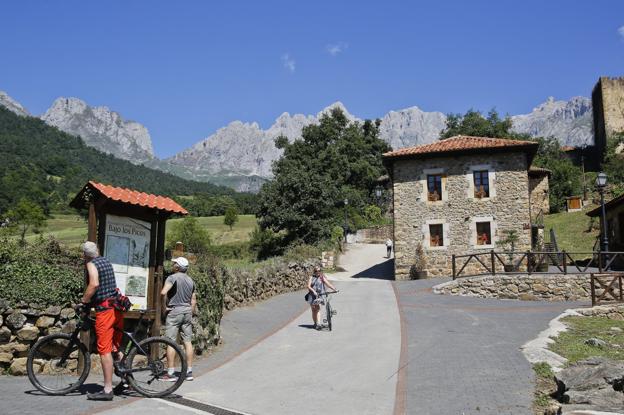 Mogrovejo, un pueblo a los pies del 'green'