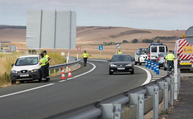 Más de 65 años, de noche y sin chaleco reflectante, el perfil de los peatones atropellados en carretera