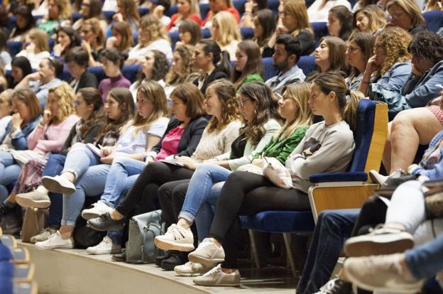 Educación promete a los sindicatos más profesores para el próximo curso