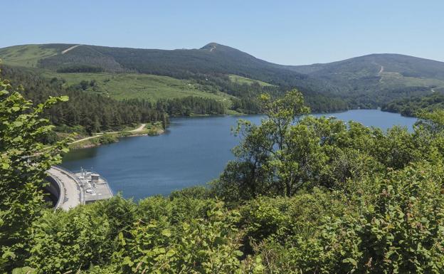 El Gobierno dice a Igual que «trabaja para garantizar agua a Santander»