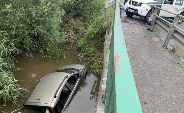 Fallece un joven de 25 años de Hornedo tras caer su coche a la ría de Tijero, en Heras