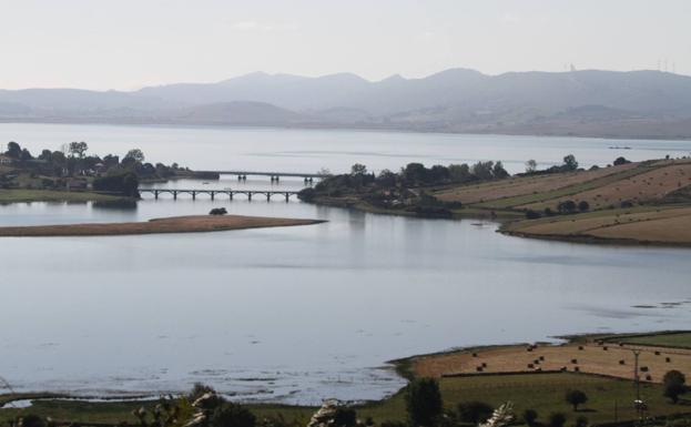 Medio Ambiente concederá en breve a Cantabria la autorización para captar los 26 hm3 del Ebro