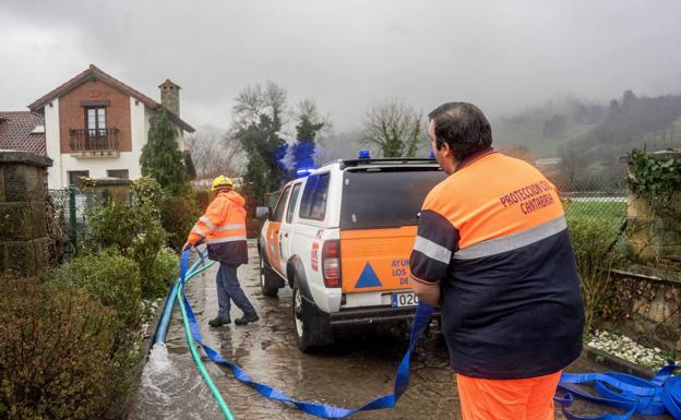 El Gobierno regional se compromete a reforzar las agrupaciones municipales de Protección Civil