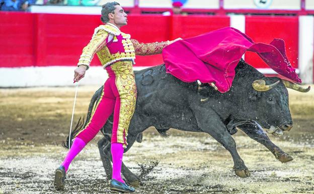 Paco Ureña enciende la traca final