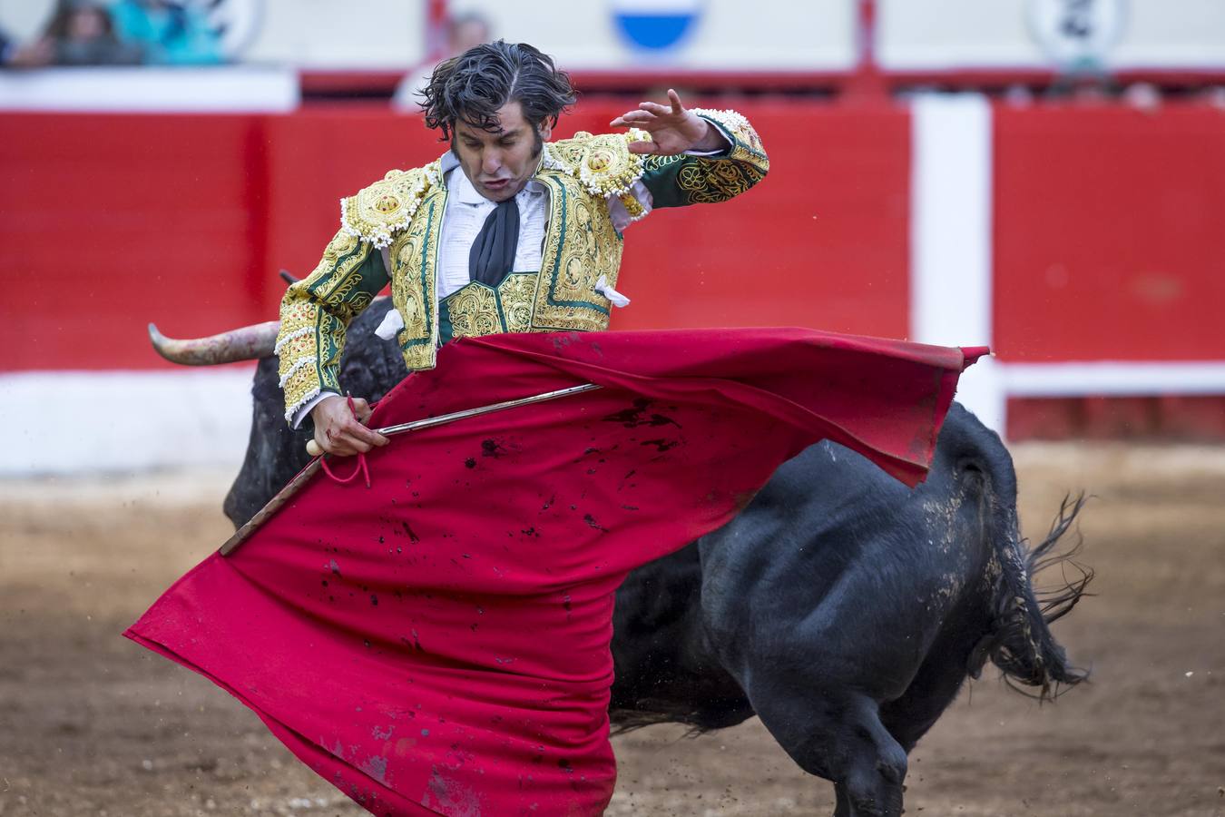 Paco Ureña enciende la traca final