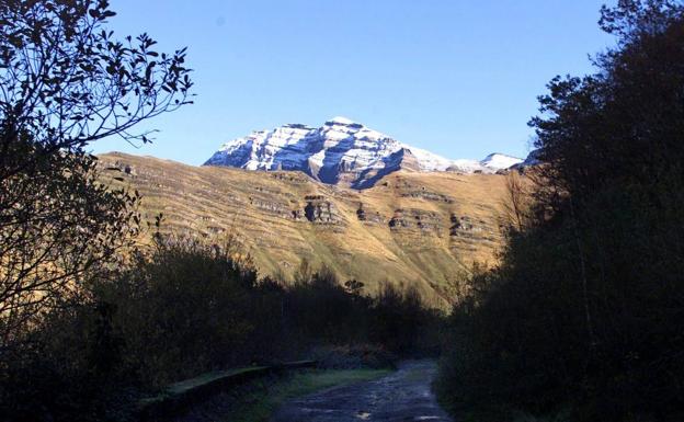 Vega de Pas proyecta hacer tres vías ferratas en la zona de Castro Valnera