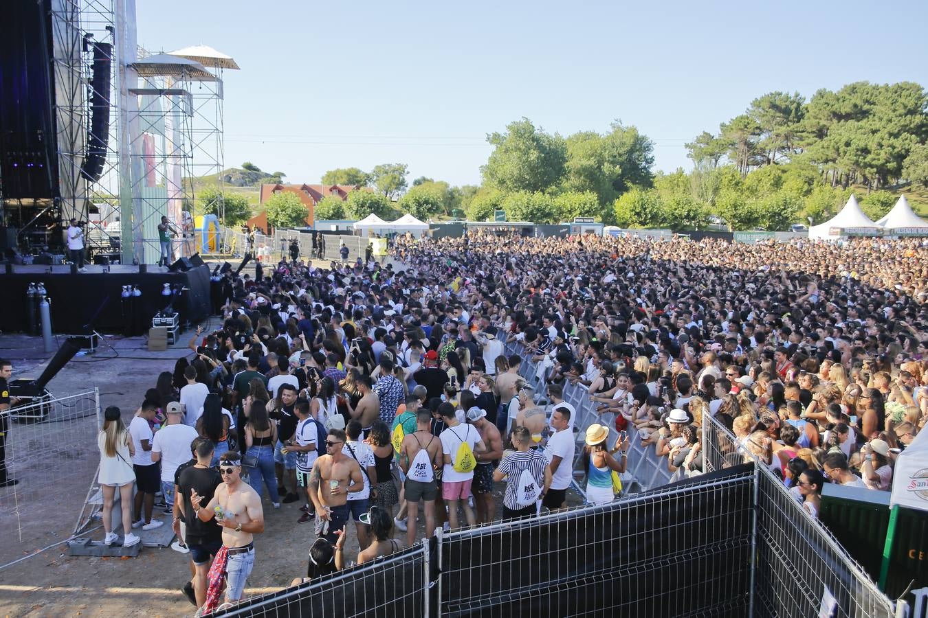 Avalancha de reggaeton en La Magdalena