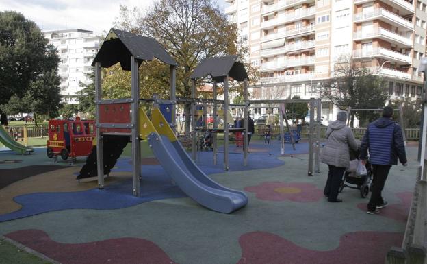 Laredo rehabilitará las áreas de juego de los parques infantiles del casco urbano