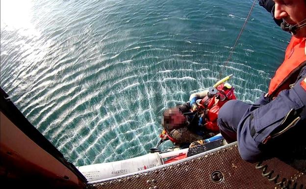 Rescatado un buceador que se había quedado enganchado en una boya en Ajo