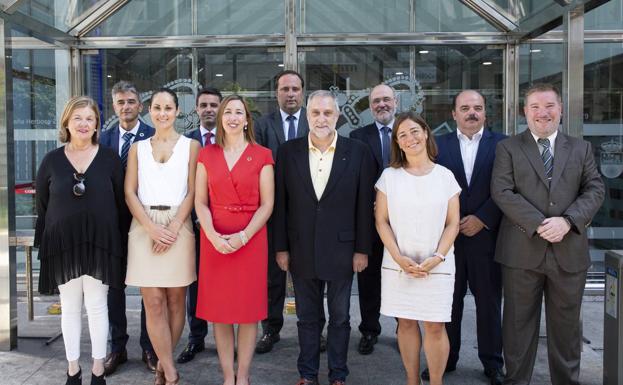 La consejera de Economía anuncia un plan contra el fraude en Cantabria en la toma de posesión de sus altos cargos