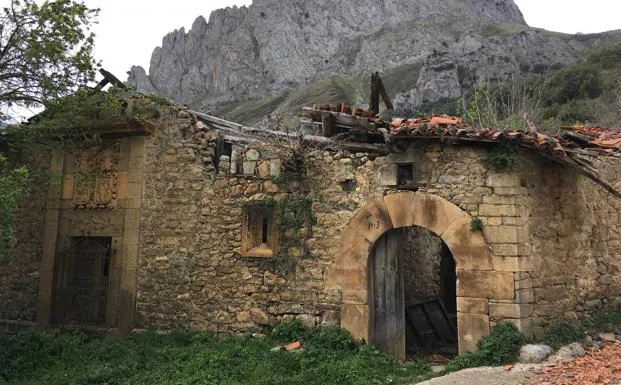 La Torre y las casas de Vendejo, en Pesaguero, se suman a la 'lista roja' del patrimonio de Cantabria