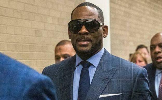 Acusan al cantante R. Kelly de pagar a una menor para mantener relaciones sexuales