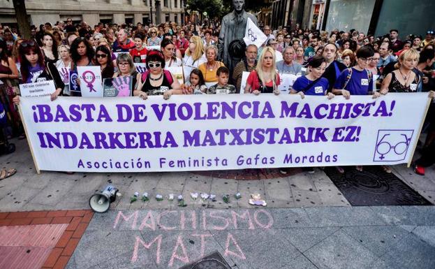 La juez mantiene en prisión a los dos imputados por la violación grupal de una joven en Bilbao