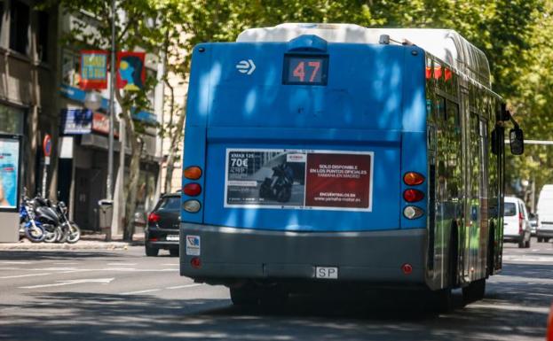 Detenido en Madrid por golpear y proferir insultos racistas a una mujer negra en un autobús
