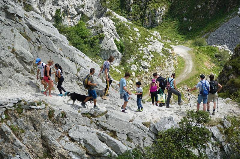 La ruta del Cares, a tope de senderistas