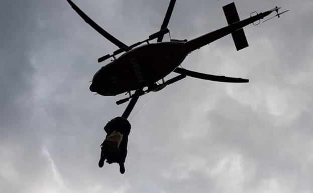 Un senderista barcelonés es evacuado en helicóptero al romperse una pierna en Urdón
