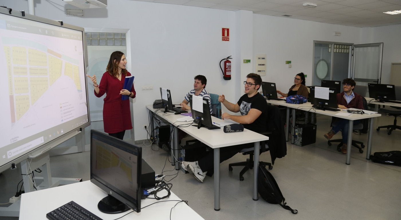 Solo el 15% de los jóvenes menores de 25 años tiene empleo en Cantabria