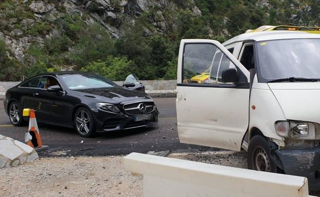 Cinco colisiones dejan heridos en el túnel de Lantueno, en Cillorigo de Liébana y en Valdeprado del Río