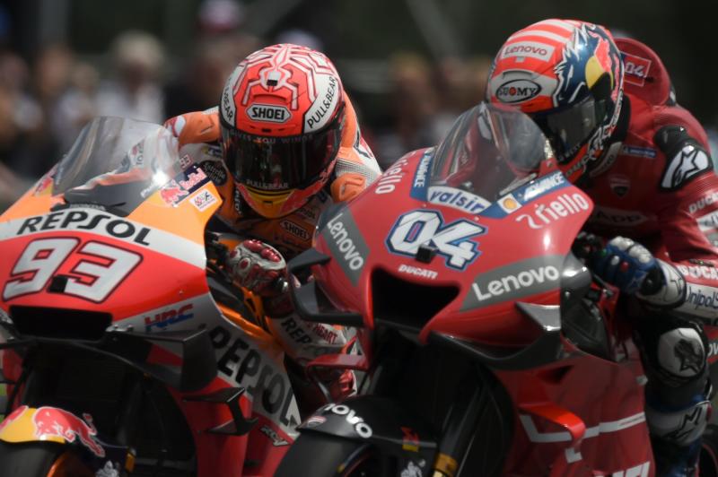 Dovizioso se exhibe en un duelo hasta la última curva con Márquez