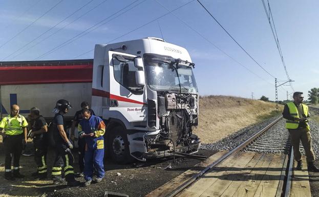 El Alvia Santander-Alicante arrolla a un camión en Palencia, sin causar heridos