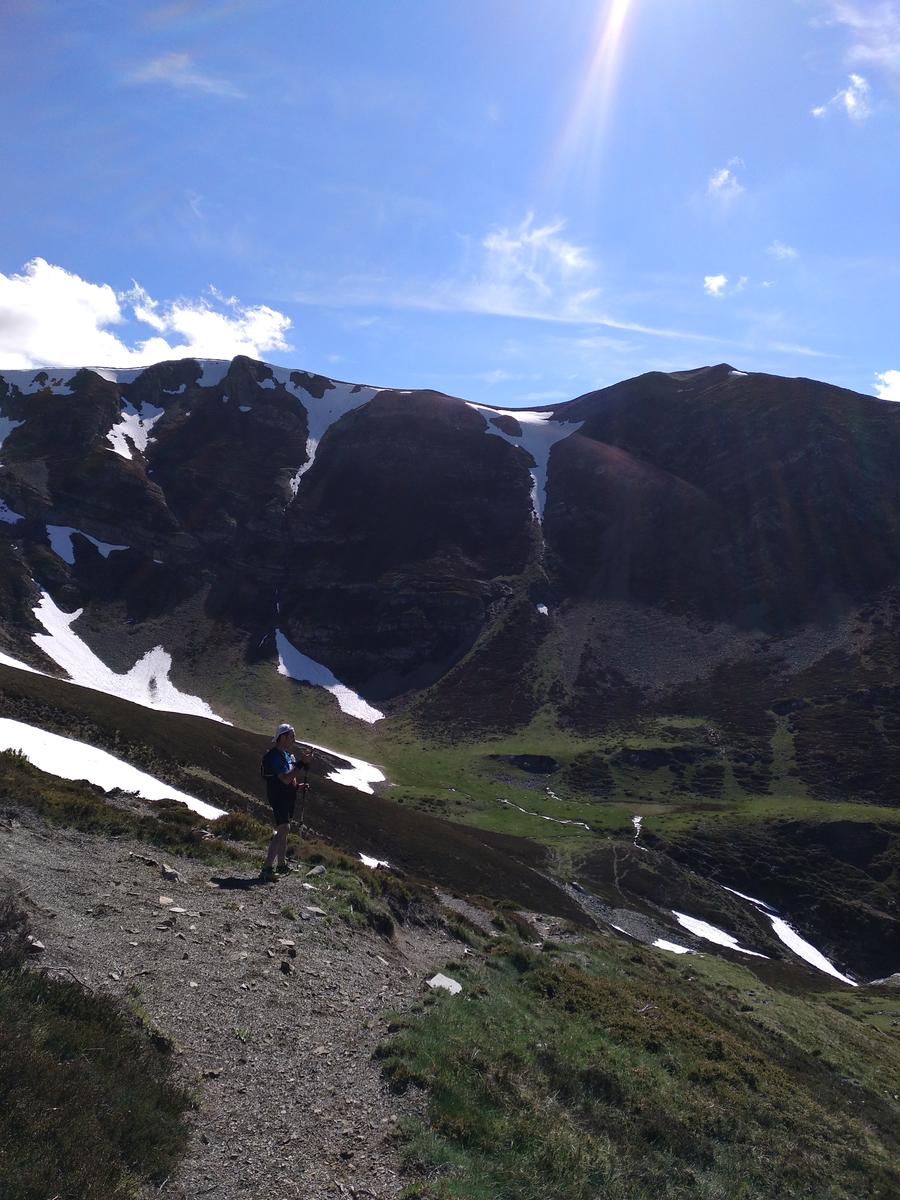 Imágenes de la ruta por el pozo Llau, los altos de Salvorón y el bosque de Mancobu