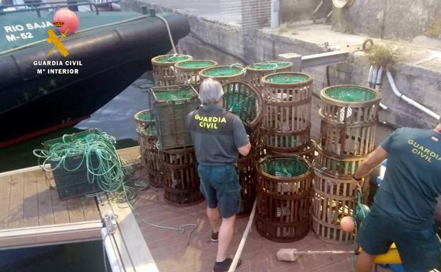 La Cofradía de Pescadores de Comillas sale en defensa del joven pescador de San Vicente denunciado por la Guardia Civil