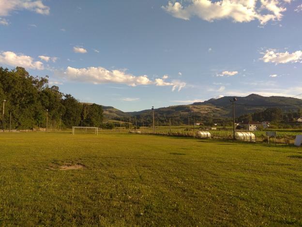 Guriezo pone al día las instalaciones del campo de fútbol en La Magdalena