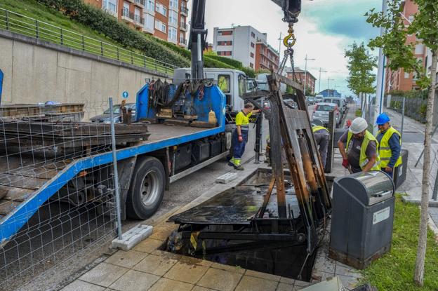 Llega a Ernest Lluch la última fase de la renovación de contenedores soterrados