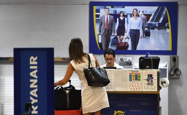 Ryanair cambia tripulaciones y pilotos para frustrar las huelgas en cuatro países europeos