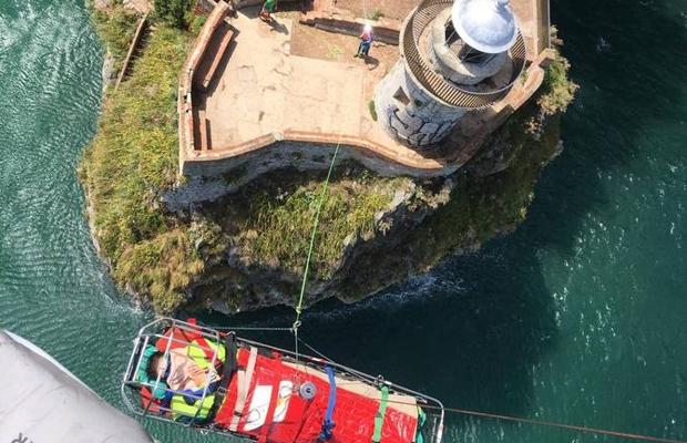 Nuevo rescate en el Faro del Caballo por una lesión al saltar al agua