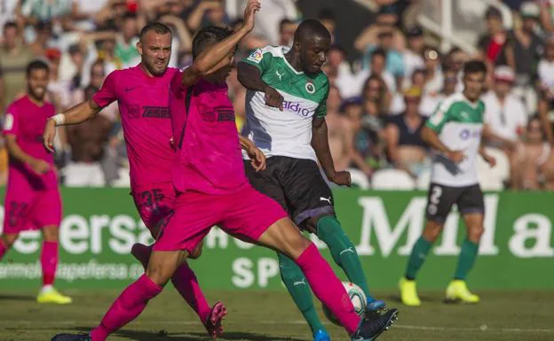 El Racing impugna el partido ante el Málaga por convocar a nueve jugadores de categorías inferiores
