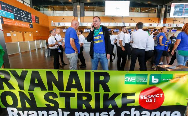 Ryanair opera con 'normalidad' sus vuelos a pesar de la huelga