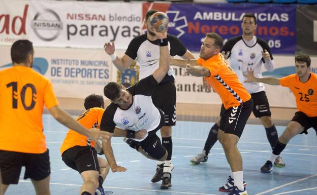 El Balonmano Torrelavega se mide al Alcobendas y al Villa de Aranda este sábado