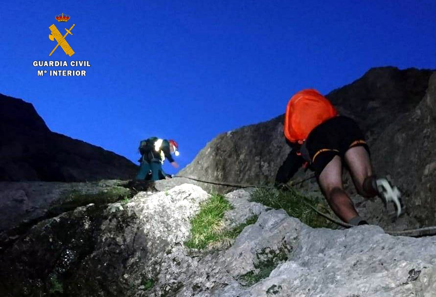 Los Greim rescatan a un montañero francés que se había quedado enriscado en la Canal del Vidrio
