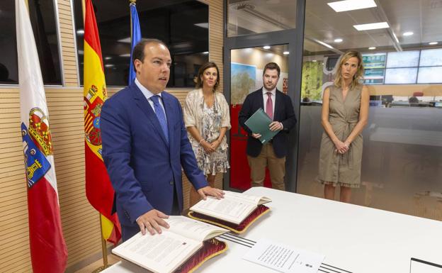 Íñigo Claramunt toma posesión como nuevo director del Servicio de Emergencias de Cantabria