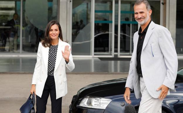 Don Juan Carlos evoluciona «satisfactoriamente» aunque continuará en la UCI