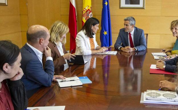 Zuloaga e Igual inician una colaboración que la alcaldesa espera ver reflejada en los presupuestos regionales