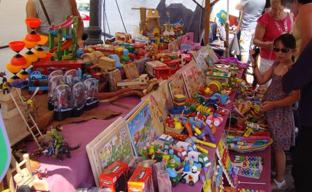 Suances acoge el domingo una nueva edición del Mercadillo de segunda mano y artesanía