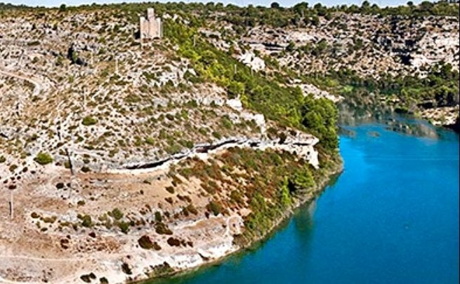 Una mujer muere al caer su coche a un embalse de Cuenca