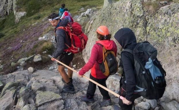 Cuatro mujeres invidentes cumplen el reto de hacer cumbre en un tres mil