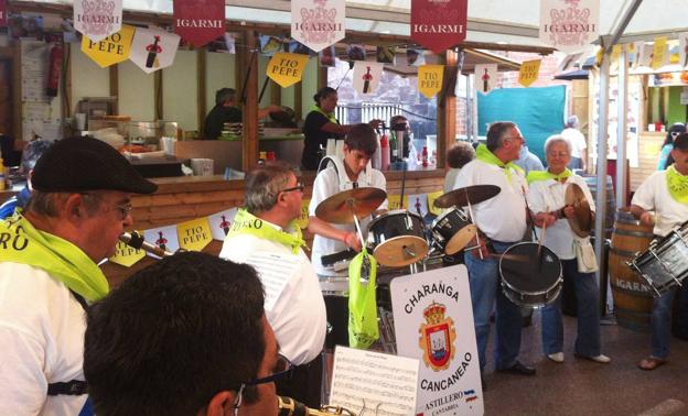 Sorteo de regalos entre las cartillas selladas en la Feria del Pincho