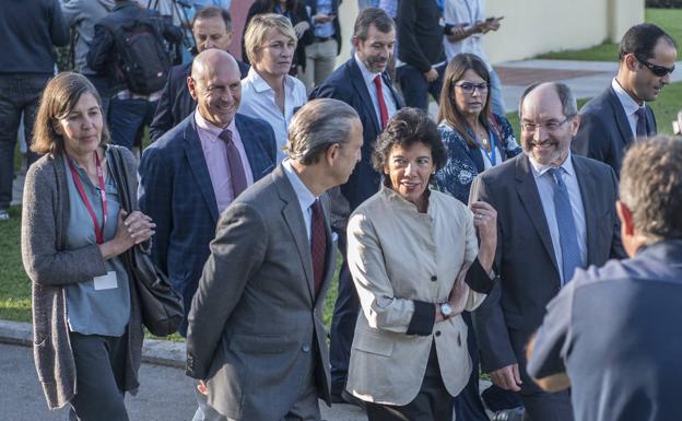 Lombó traslada a Celaá la «necesidad de mejorar» el acceso al Cuerpo de Docentes