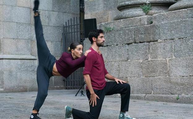 La danza inunda la calle en Santander