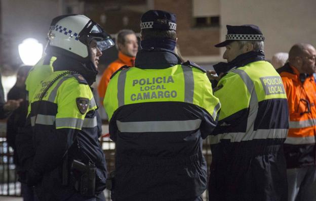 El PP de Camargo afirma que nueve de los 24 agentes de la Policía Local tramitan su traslado