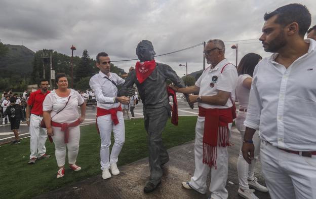 La euforia festiva se desata en Ampuero