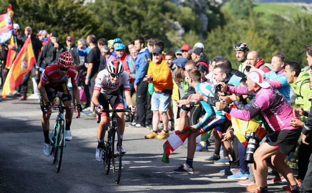 San Vicente de la Barquera despide hoy a la Vuelta