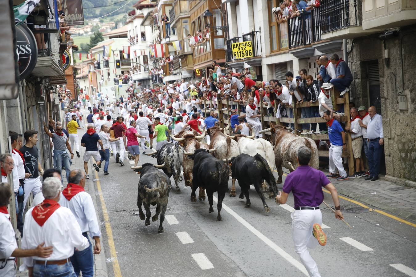 Ampuero despide sus encierros