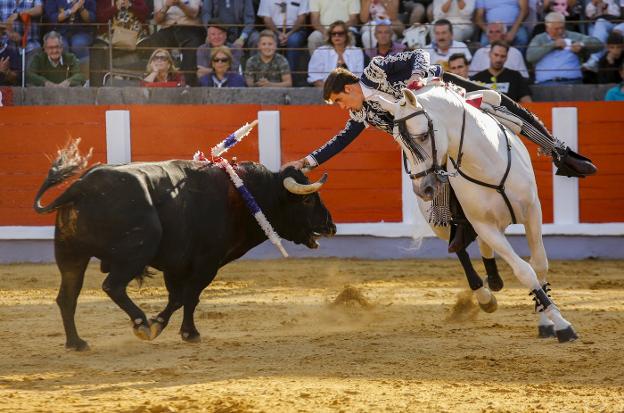 Tarde cómoda y triunfal en Santoña