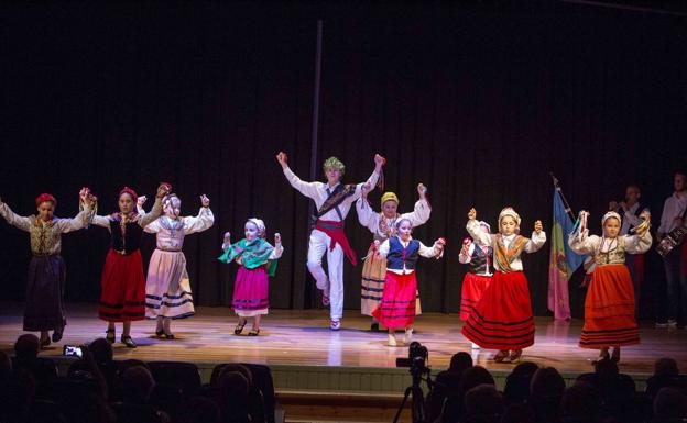 El Ayuntamiento de Camargo destina cerca de 13.000 euros en becas y ayudas para los cursos y talleres de La Vidriera