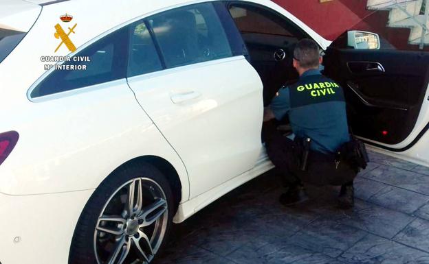 Investigados cinco jóvenes por hurtos en el interior de vehículos estacionados en Suances e Hinojedo